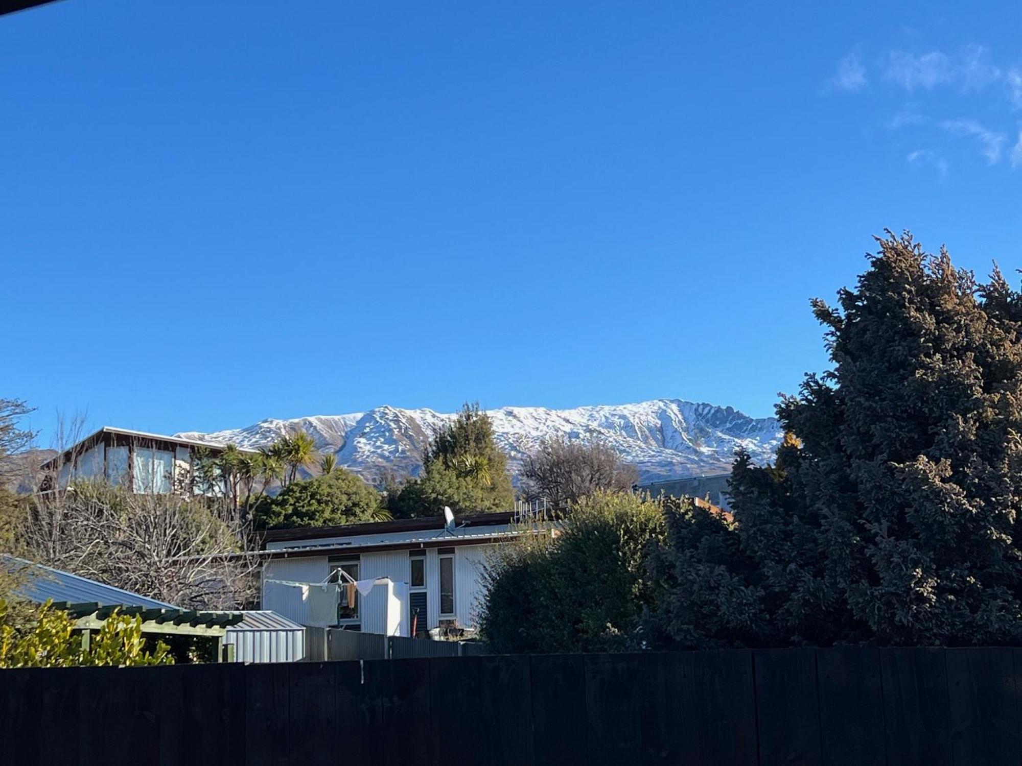 Mountain Cabin - Central, Cosy And Cute With Views Wanaka Exterior foto