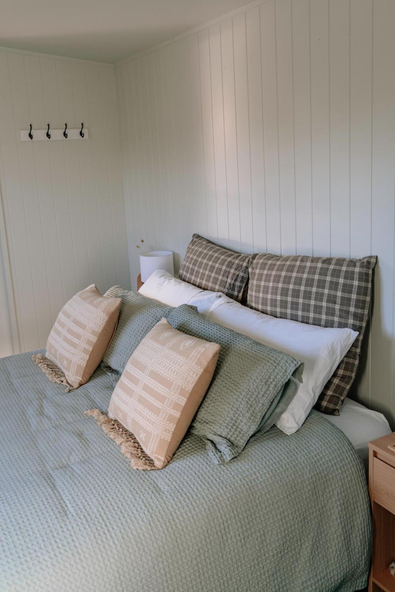 Mountain Cabin - Central, Cosy And Cute With Views Wanaka Exterior foto